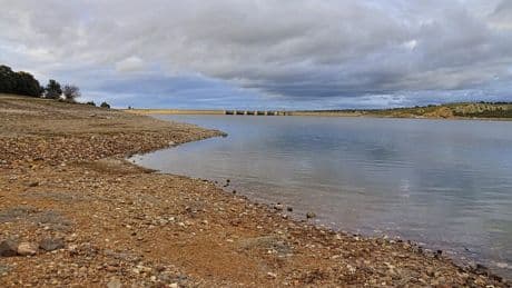 Unas 2000 personas se concentran en la 'rave' del pantano de Santa Teresa
