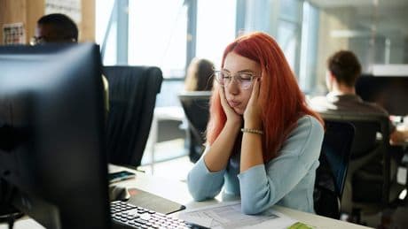 Steeds meer Nederlanders vinden hun werk zó saai dat ze er ziek van worden, stelt Arbo-Unie: aantal bore-outs stijgt