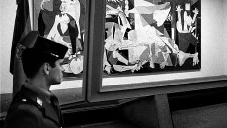 De la llegada del 'Guernica' a la efervescencia del Congreso: retrato de una España que acababa de despertar