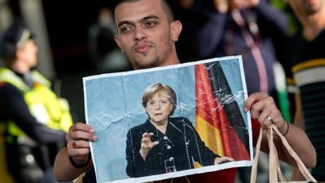 Einbürgerung: DIW-Studie: Immer mehr Flüchtlinge wollen den deutschen Pass