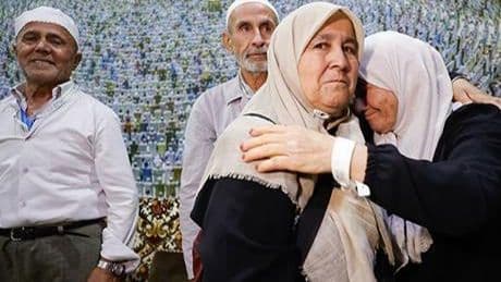 25 yıllık küslük Mekke’de son buldu: Dargın komşular Hac yolculuğunda barıştı
