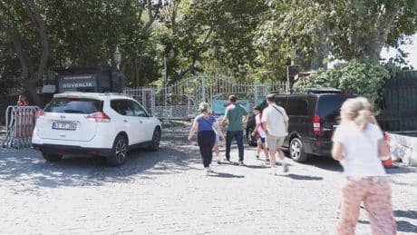 İstanbul'da şiddetli rüzgar etkili oluyor: Gülhane Parkı kapatıldı