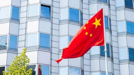 Laser-Angriff auf Flugzeug - Kiesewetter: China-Diplomaten ausweisen!