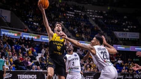 Joan Sastre sella su continuidad en La Laguna Tenerife