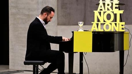 Le pianiste Igor Levit interprète seul les « Vexations » de Satie, 840 répétitions du même motif pour une performance de plus de seize heures