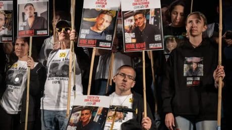 Familias de rehenes israelíes acamparán junto a Gaza desde este lunes para "escalar" su lucha por un acuerdo
