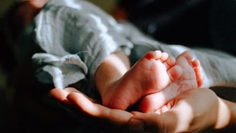 Funcionarios con hijos gravemente enfermos podrán pedir este nuevo permiso retribuido de 3 meses