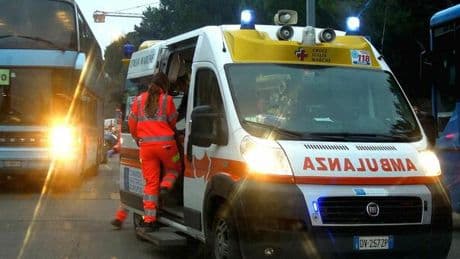 Bambino di due anni muore a Ferrara, ipotesi meningite: era in campeggio con la famiglia a Lido di Spina
