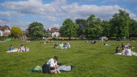 UK weather: Met Office warns of ‘chilly start’ to VE Day celebrations as temperatures plunge after May Day scorcher