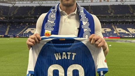 JJ Watt cambia la NFL por las cervezas y escribe un capítulo inesperado en el Espanyol