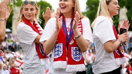 Oasis dedicate song to Lionesses in attendance at Wembley concert