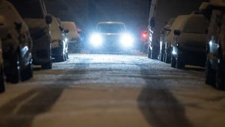Viele wissen es nicht: In nur zwei Situationen ist die Lichthupe erlaubt