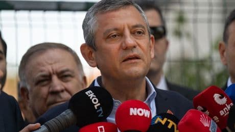 Özgür Özel Van'da... Saat 12.00'yi işaret etti: 'Önemli mesajlarımız olacak...'