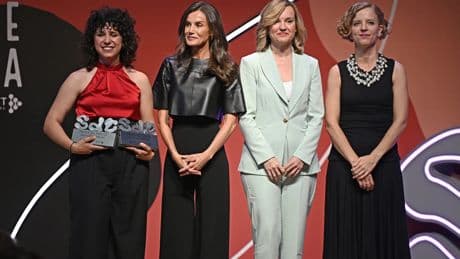Letizia entrega el premio &#039;Solo de Ciencia&#039;, que divulga desde el humor