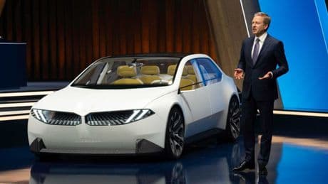 Met enkel elektrische auto’s kom je er niet, aldus BMW