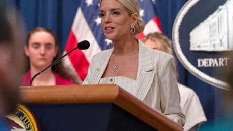 Donald Trump: Streit um trans Athletinnen – Regierung verklagt Bundesstaat Maine