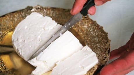 Una nutricionista desmonta el mito del queso fresco en las dietas para adelgazar: «Ya nos gustaría que no engordara»