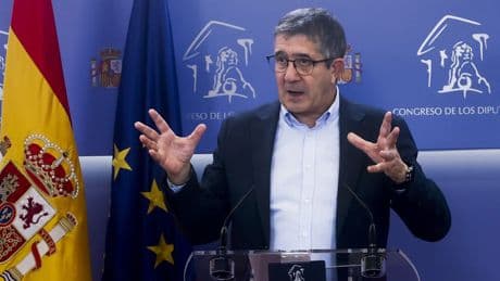 Patxi López carga contra las 'pulseras para pirómanos' que propone Feijóo: "Deberían haberlas tenido algunos durante los fuegos"