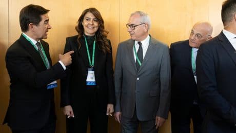 La opa bancaria se convierte en el ‘hit’ del Cercle, y Sánchez marca el ritmo