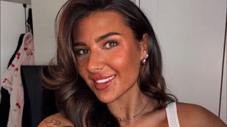 Ex-prison guard 'wants to rekindle relationship' that saw her jailed, lag's mum claims