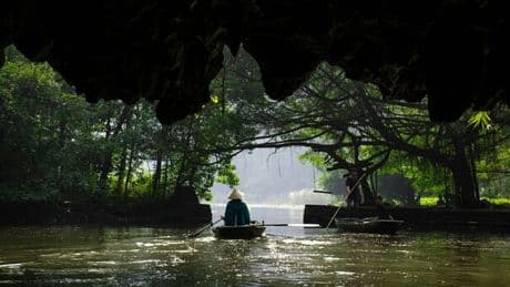 Vacanze estate 2025, come viaggiare spendendo poco? Le mete low cost: dal Portogallo al Vietnam