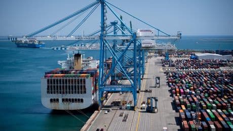 À Marseille, les dockers refusent de charger des pièces d’armement françaises destinées à Israël