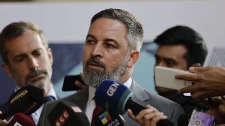 Abascal, desde Paraguay, exige a Feijóo una moción y llama a Sánchez &quot;sinvergüenza&quot;