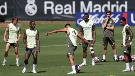 El dolor de cabeza de Xabi Alonso: un equipo de 34 jugadores o cómo ordenar la operación salida