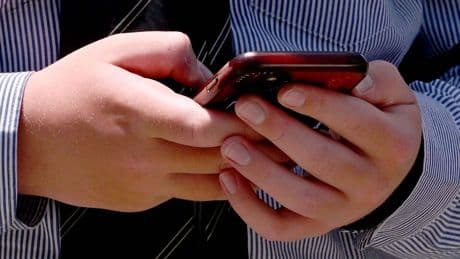 Consumo plantea prohibir las reseñas falsas en internet y permitirá que los empresarios repliquen las valoraciones negativas