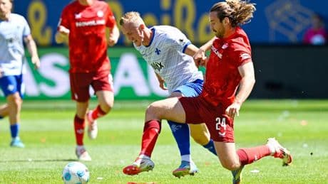 Sieg in zweiter Liga: Kaiserslautern wahrt Chance auf Bundesliga-Aufstieg
