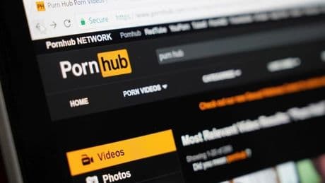 Ofensiva de Europa contra cuatro plataformas porno por el control de acceso a menores