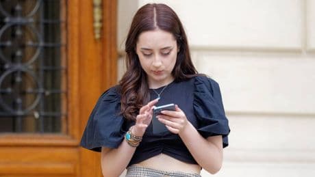 Come si manifesta lo strabismo da smartphone