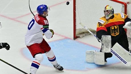 Eishockey-Team zittert ums Weiterkommen: Titelverteidiger zu stark – Deutschland kassiert nächste WM-Klatsche