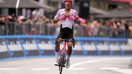Carapaz se une a la fiesta por ganar el Giro