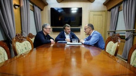 Guerra in Ucraina, oggi i Volenterosi a Kiev con Meloni in collegamento: intesa con Merz sulla tregua