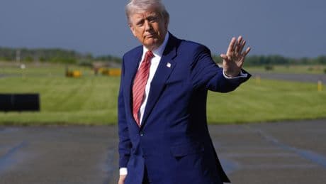 Donald Trump menace les fabricants de smartphones, dont Apple, de droits de douane de 25%