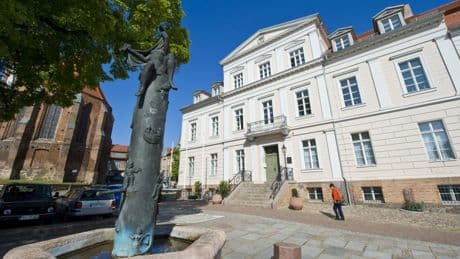 Vermummte greifen Kundgebung gegen rechts in Brandenburg an