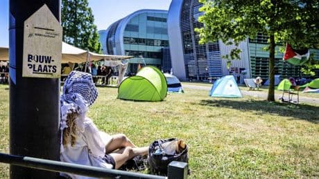 Omstreden universiteitsdocent Harry Pettit schokt toehoorder: stelt zionisme op één lijn met nazisme