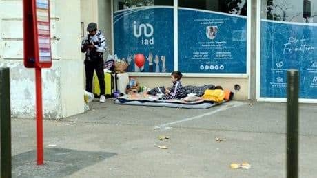 Plus de 2 000 enfants à la rue en France, déplorent des associations