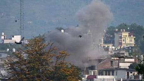 India Pakistan LIVE: Nuclear powers on brink of 'all out war' as missiles fired