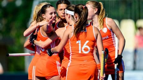 EK 18 | Oranje maakt er acht en zet flinke stap richting halve finale