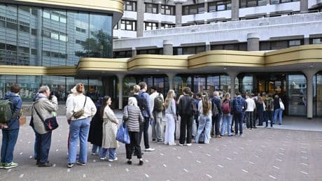 Op de Kamertribune ziet publiek vooral 'campagne-tv' en 'heel veel ruzie'