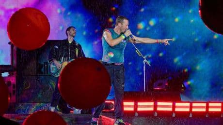 Coldplay-Konzert: Tech-CEO nach Aufdeckung von Affäre mit Mitarbeiterin suspendiert