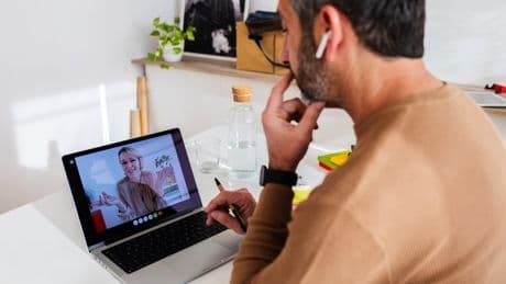 "Brutall ehrlicher" Jobsucher bricht Bewerbungsgespräch nach eindeutigen Anzeichen ab