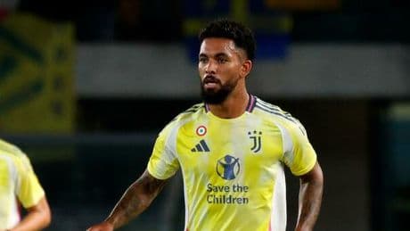 Douglas Luiz non si presenta al raduno della Juventus, assenza non autorizzata. Ecco cosa succede ora