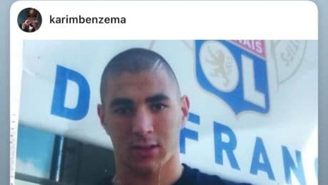 Vlahovic si crede Benzema: l'autoparagone social scatena i tifosi Juve