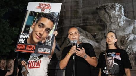 Hamás liberará al israelí-estadounidense Edan Alexander como gesto de buena fe para un alto el fuego en Gaza