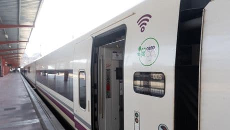 Renfe mantiene suspendido el servicio entre Madrid y Ávila por el incendio en San Bartolomé