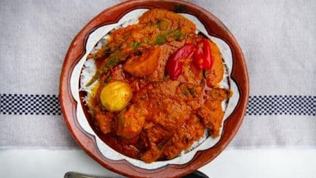 Räucherwels mit Tomatensauce: Aus dem Kochbuch der Nomaden