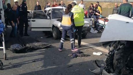 TEM Otoyolu'nda kazanın ardından trafik durdu: Sekiz kişi yaralandı